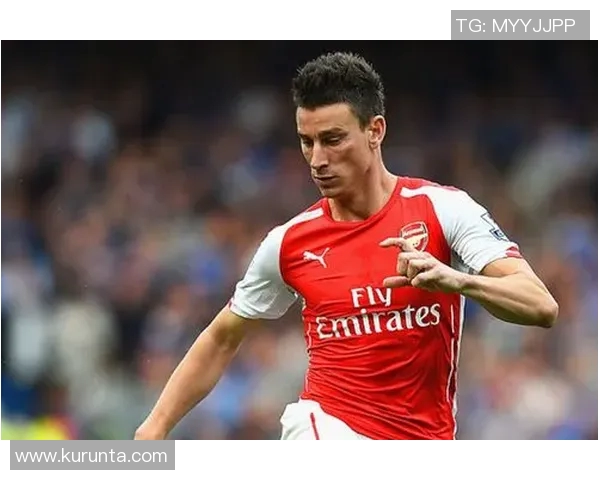 默滕斯在足球场上是如何与顶级后卫配合打造进攻威胁的